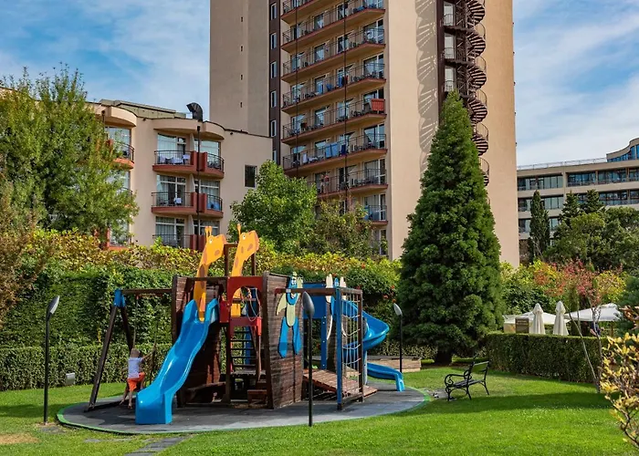 Menada In Royal Apartman