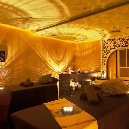 Menada In Royal 阳光海滩