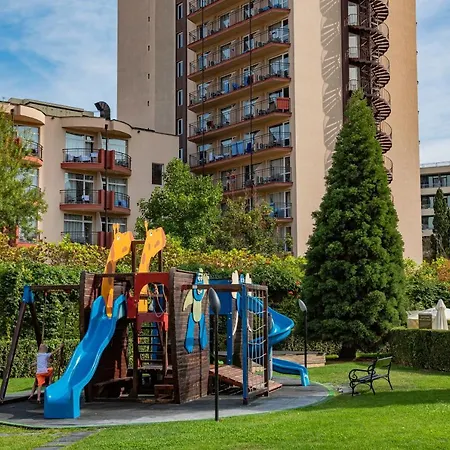 Menada In Royal Apartmán