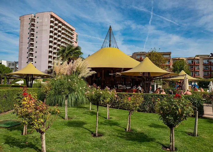 Menada In Royal Apartman