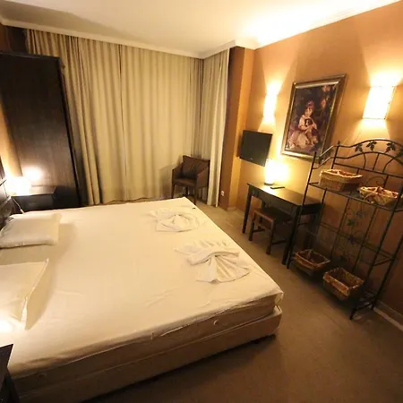 Menada In Royal Appartement *